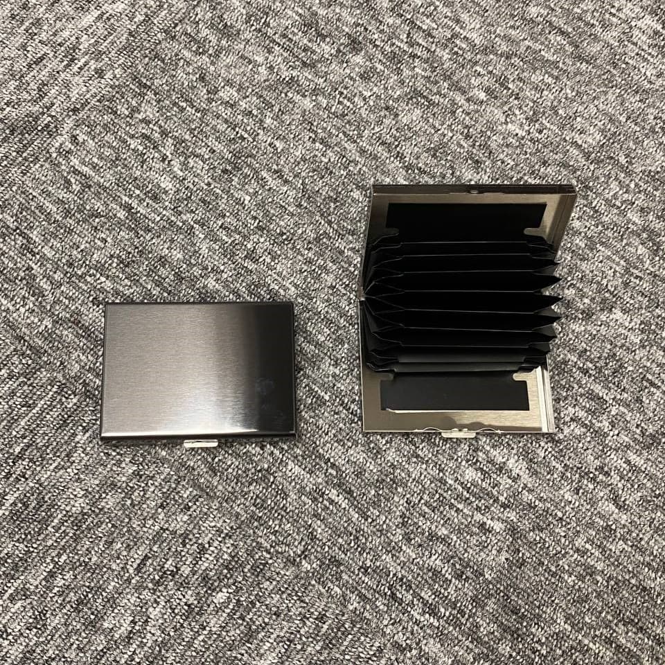 Metal Cardholder Case w/ 6 Slots